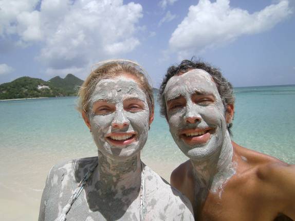 O último banho de lama de Dominica, em Paradise Beach, no sul de Carriacou, ilha ao norte de Granada